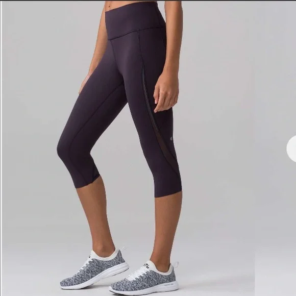 Lululemon Pace Perfect Crop (17") in Boysenberry ~ Size 4 - Picture 4 of 12